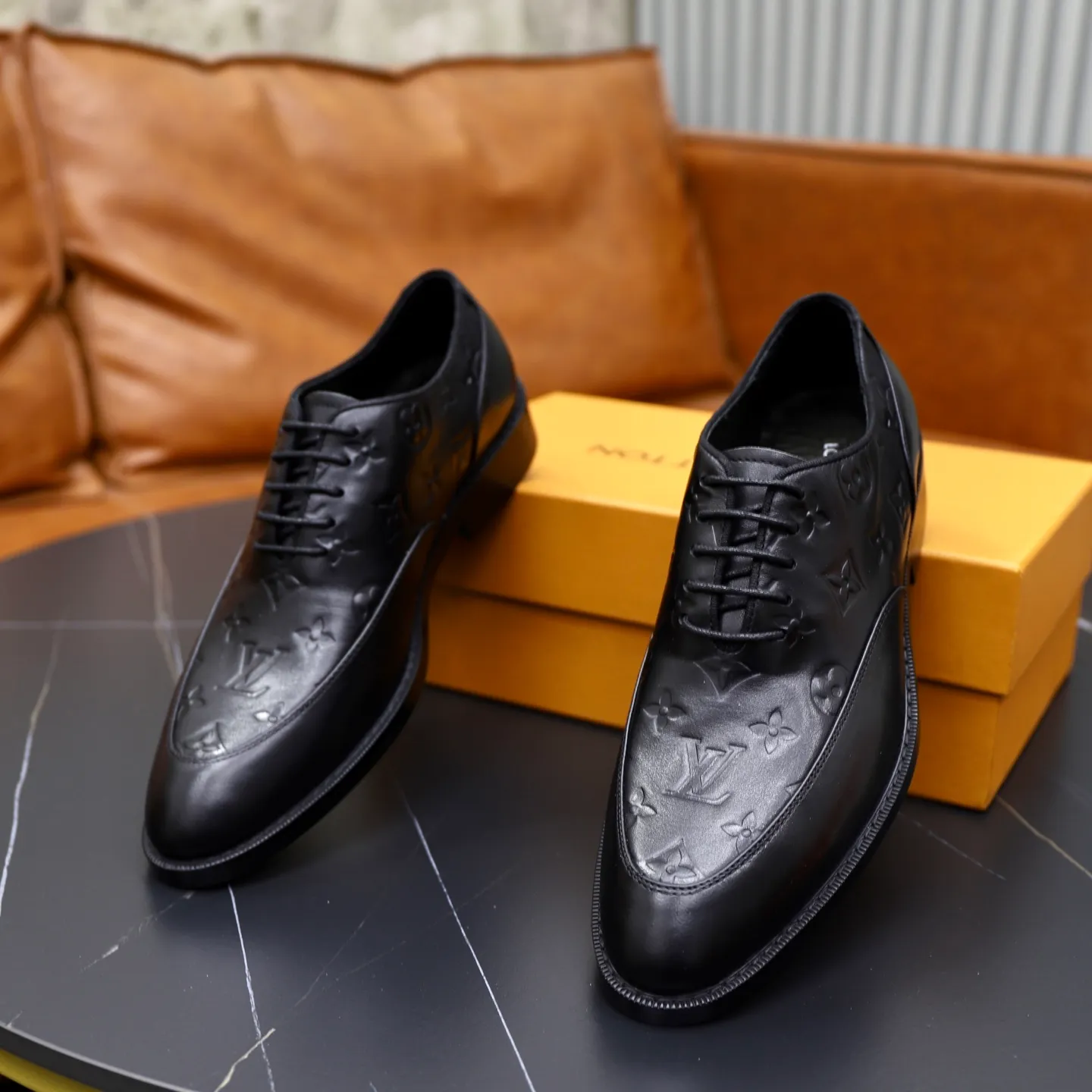 Men's shoes: 280🙅‍♂️🙅‍♂️🙅‍♂️Niuli Brand: LV Louis Vuitton Size: 39-44 (38, 45, 46 can be customized) Level: Counter classic Material: Original soft cowhide upper Comfortable cowhide lining Original lightweight outsole Style category: Formal business casual driving leather shoes Color: Color of the actual picture